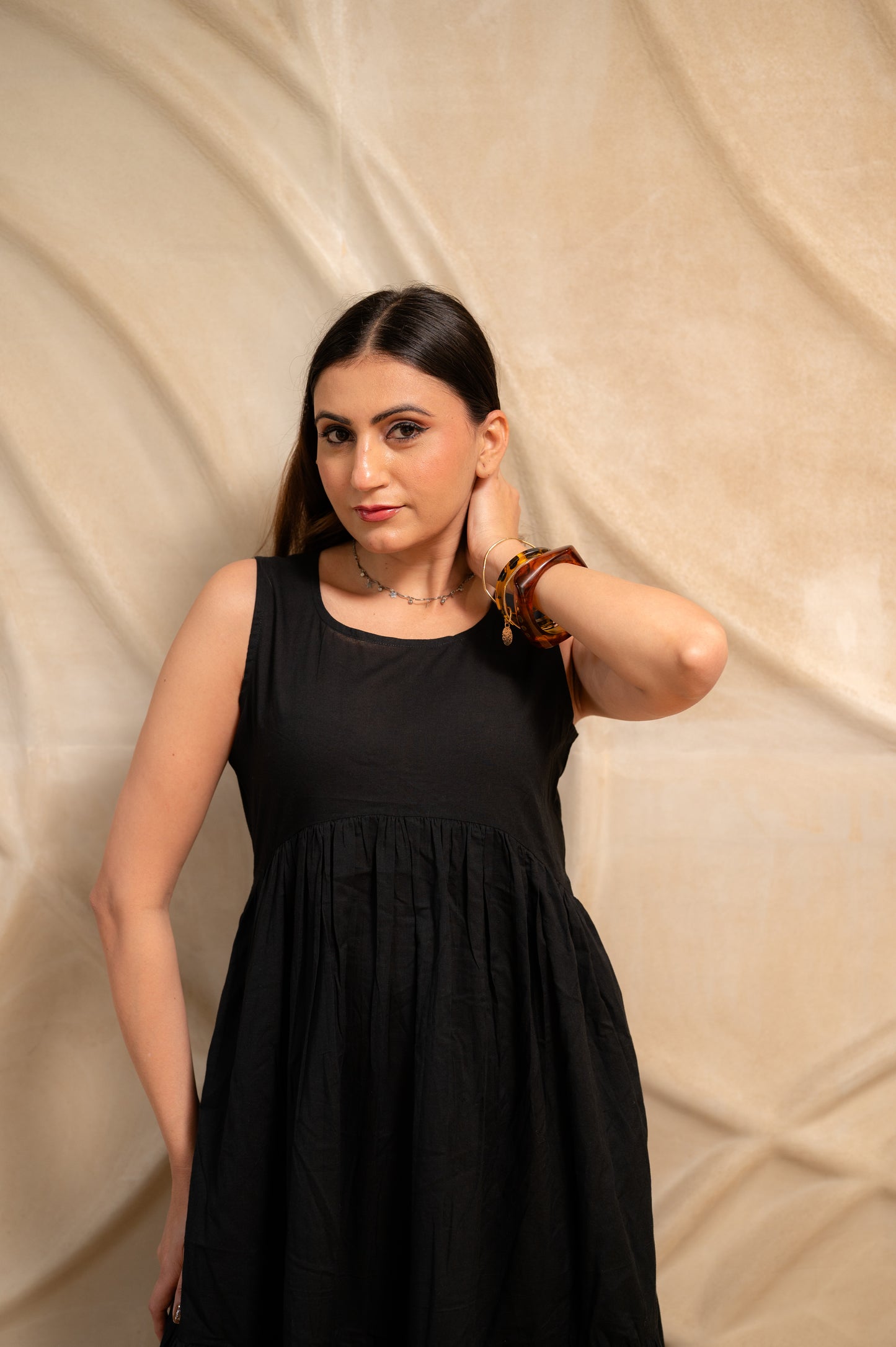 Kaali Saadgi Midi Dress