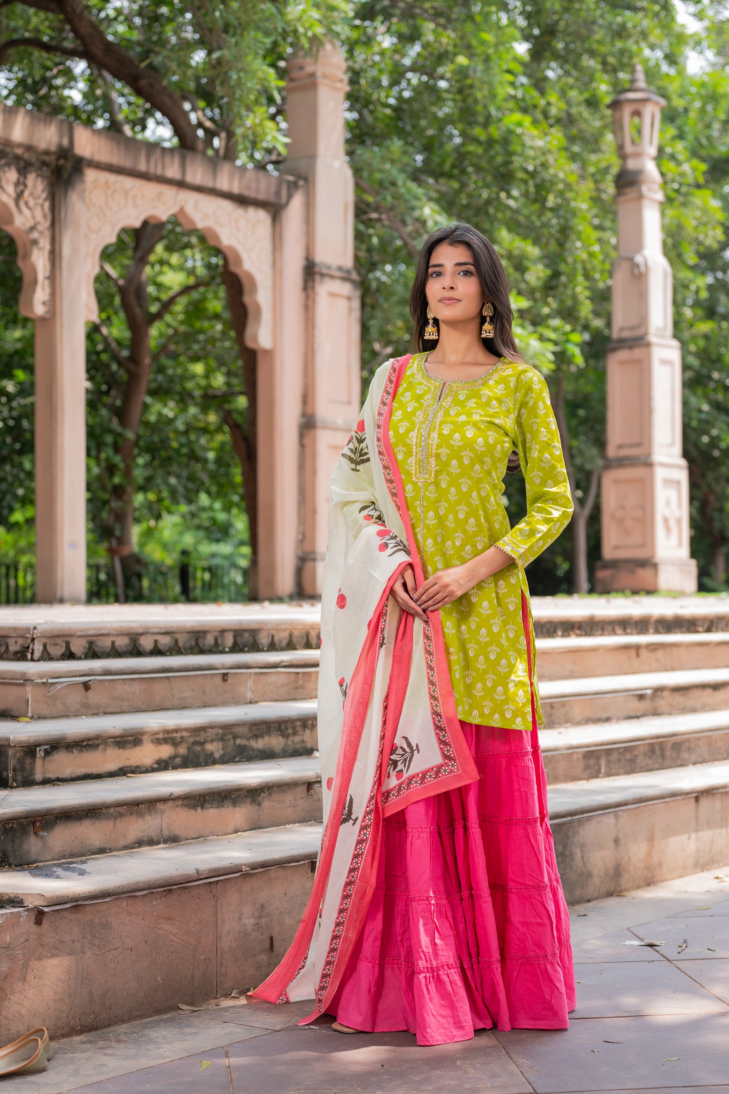 Gulabi Noor Sharara Set