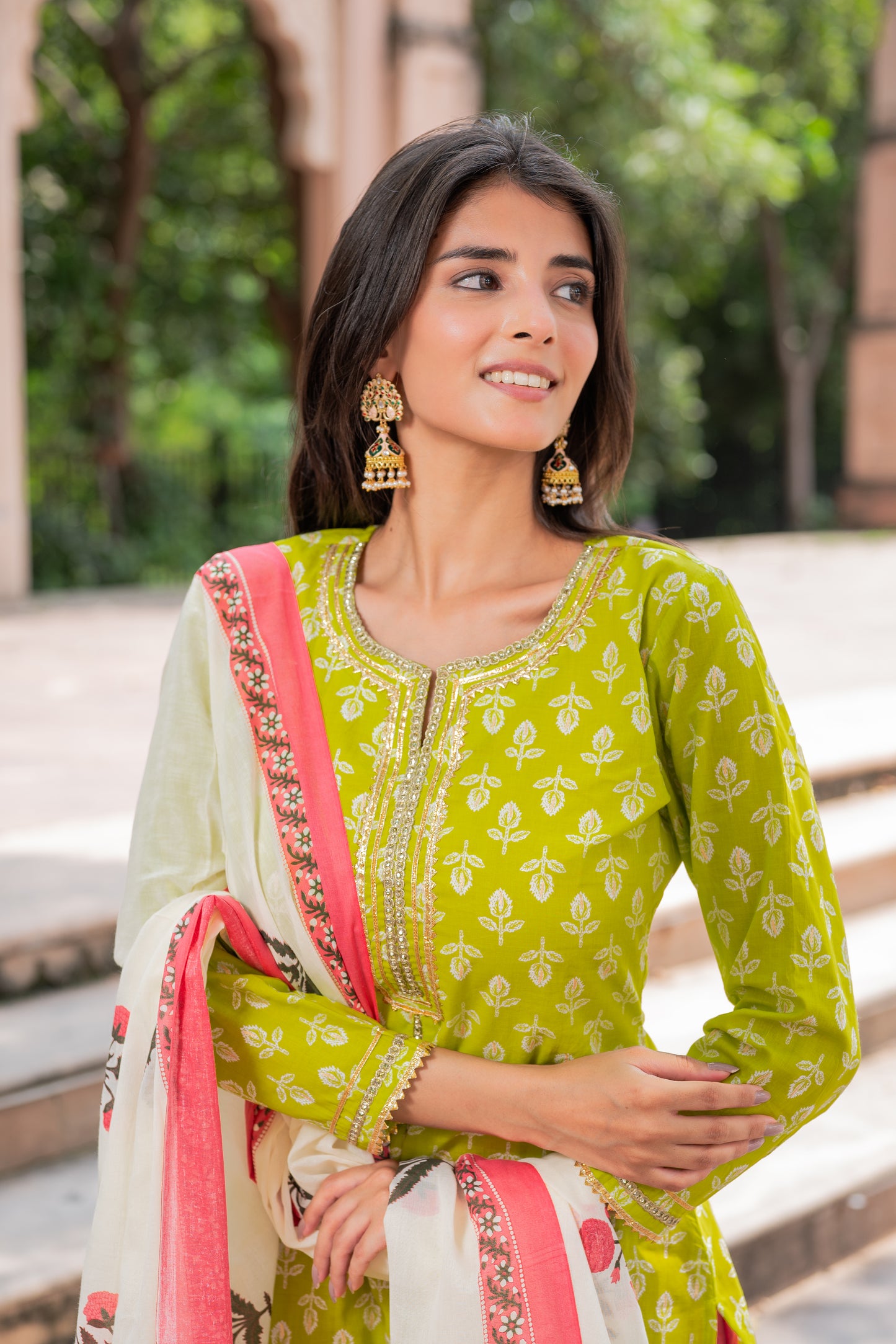 Gulabi Noor Sharara Set