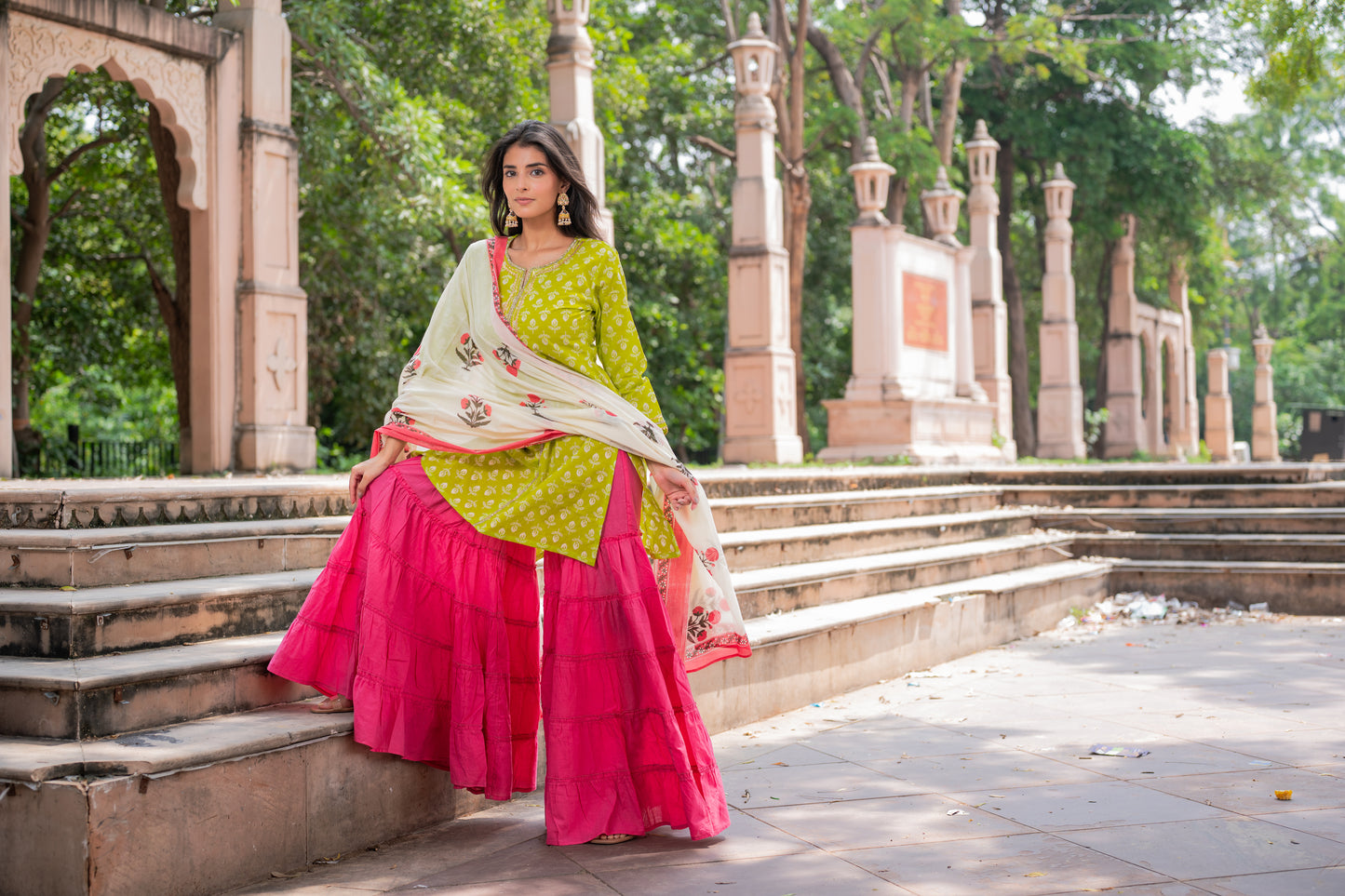 Gulabi Noor Sharara Set