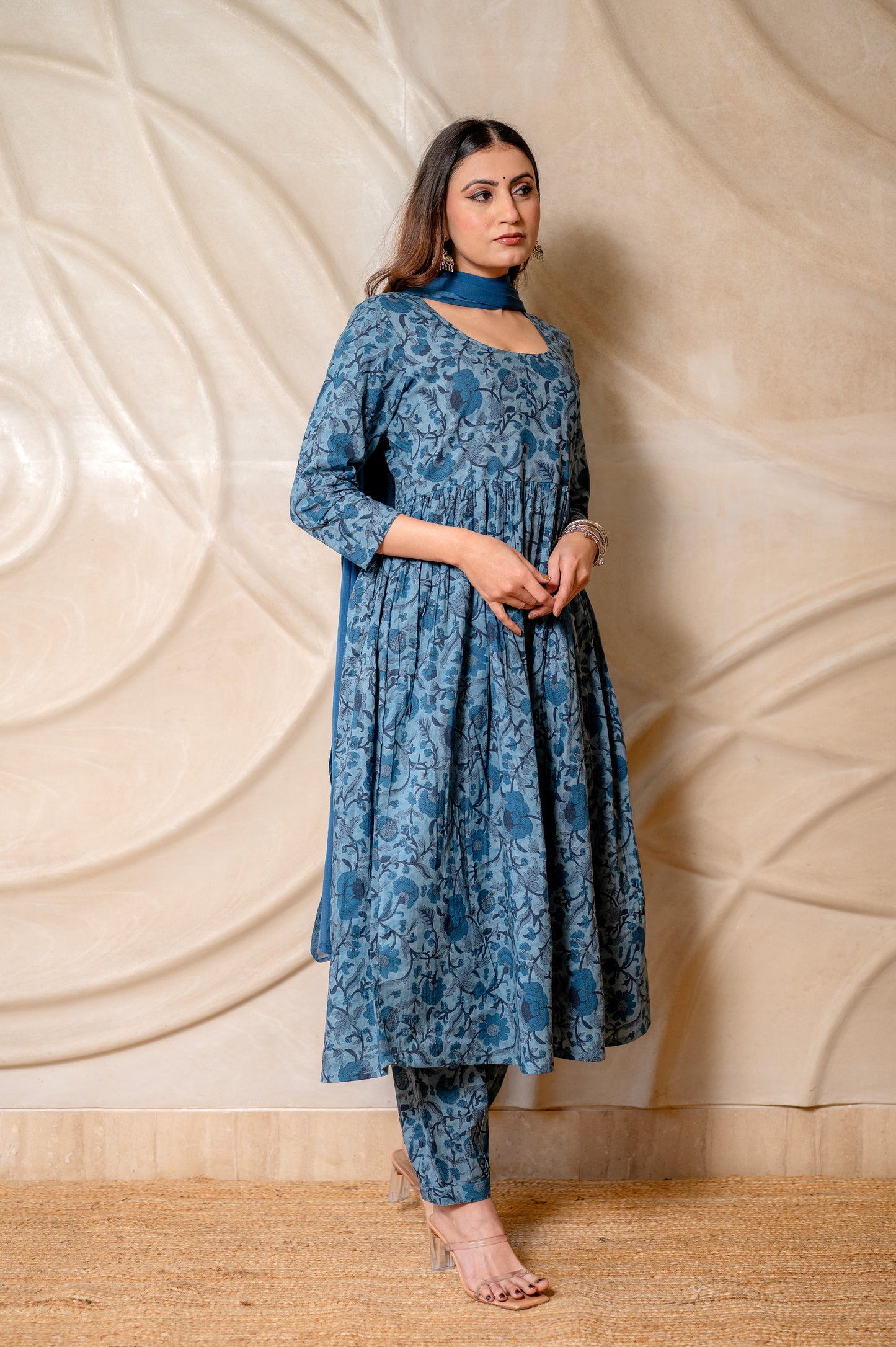 Khwaabon Ka Neel Suit Set