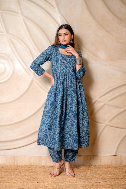 Khwaabon Ka Neel Suit Set