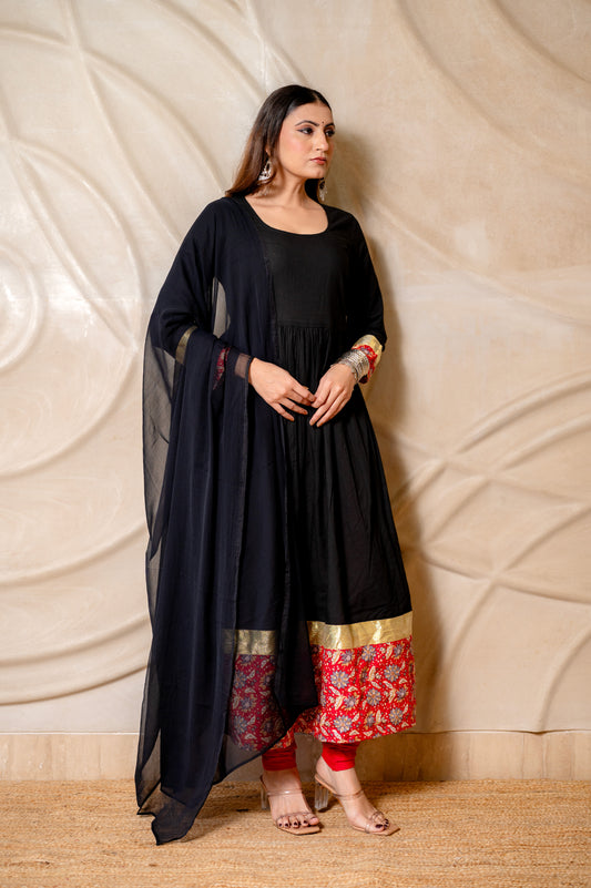 Raat Haseen Suit Set