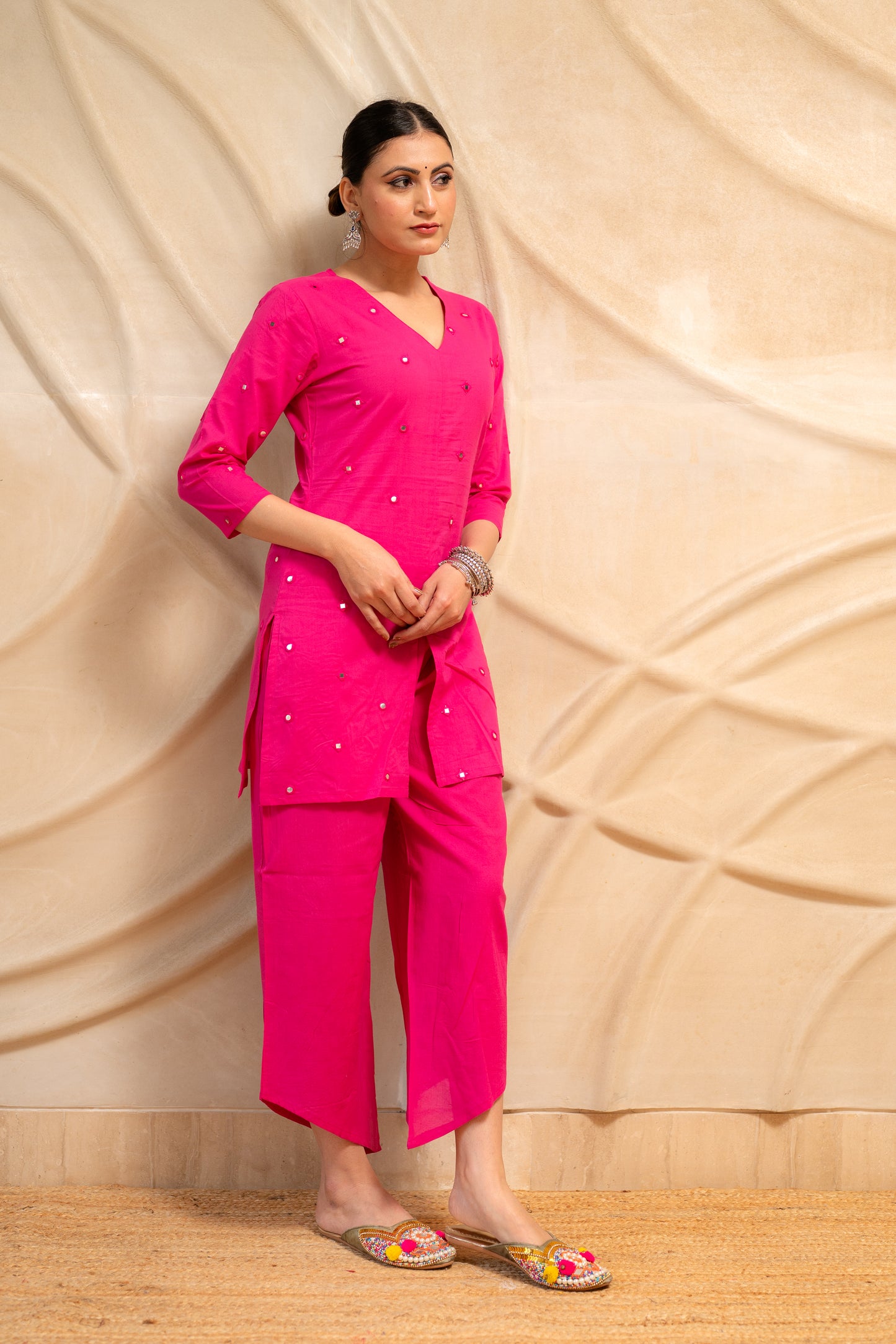 Gulabi Nazakat Kurta Set