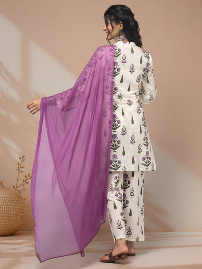 Buy ethnic wear for women online in lavender color
