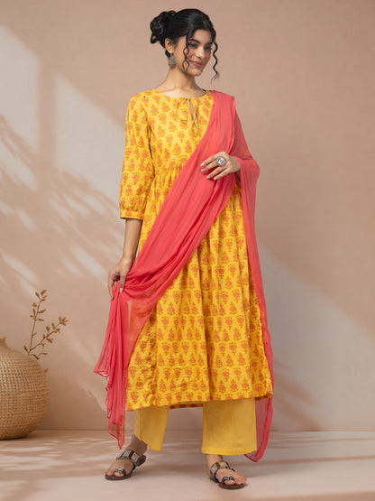 Buy yellow kurti pant set with dupatta online
